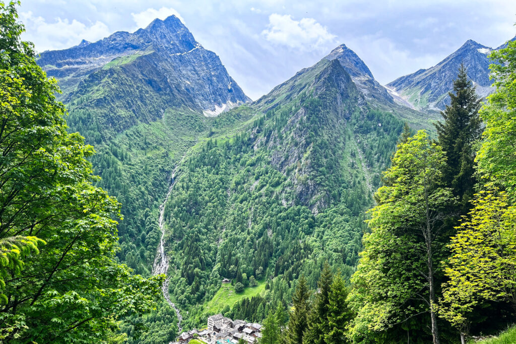 Blick auf Rima vom Weg aus. Foto: Birgit Matzinger